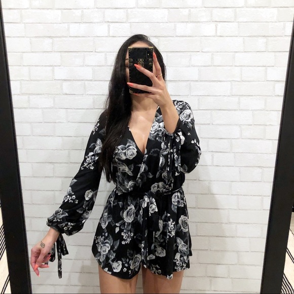 SAGE Floral Romper Waist Tie V Neck - Picture 8 of 8